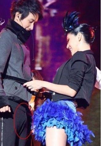 男明星掏裤裆图片欣赏,一场视觉与心理的碰撞